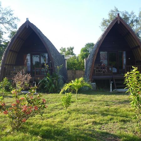 Rose Bungalow Hotel Pemenang Exterior photo