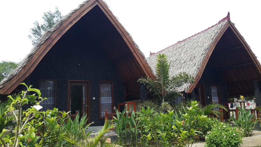 Rose Bungalow Hotel Pemenang Exterior photo