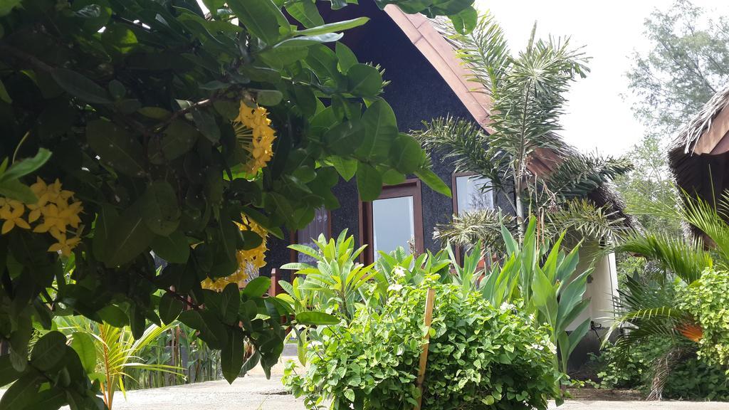 Rose Bungalow Hotel Pemenang Exterior photo