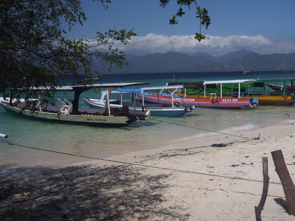 Rose Bungalow Hotel Pemenang Exterior photo