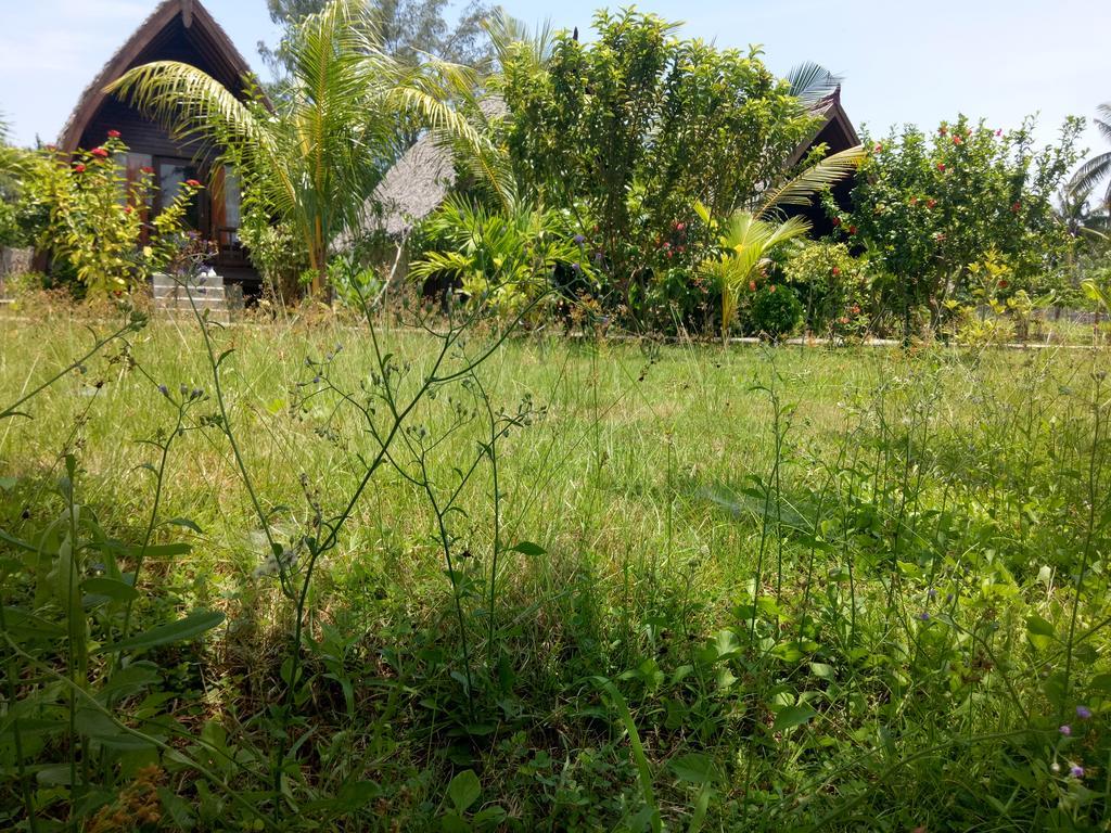 Rose Bungalow Hotel Pemenang Exterior photo