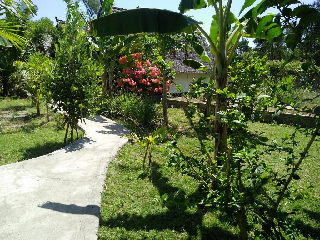 Rose Bungalow Hotel Pemenang Exterior photo