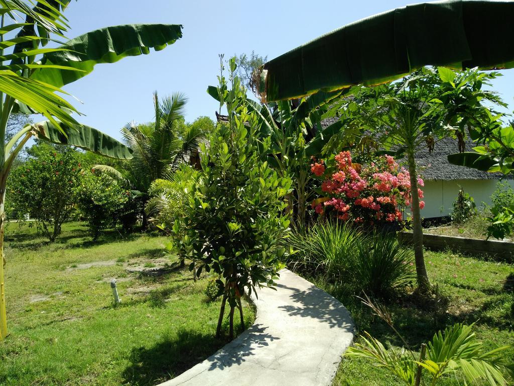 Rose Bungalow Hotel Pemenang Exterior photo