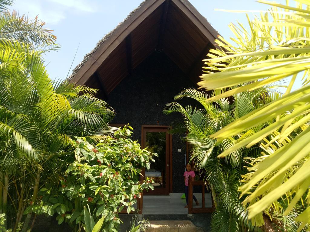 Rose Bungalow Hotel Pemenang Exterior photo