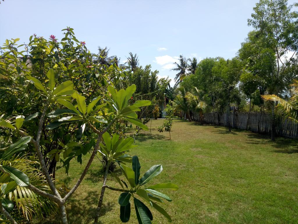 Rose Bungalow Hotel Pemenang Exterior photo