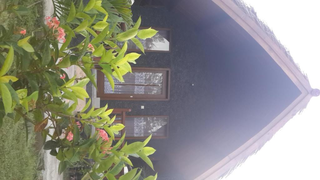 Rose Bungalow Hotel Pemenang Exterior photo